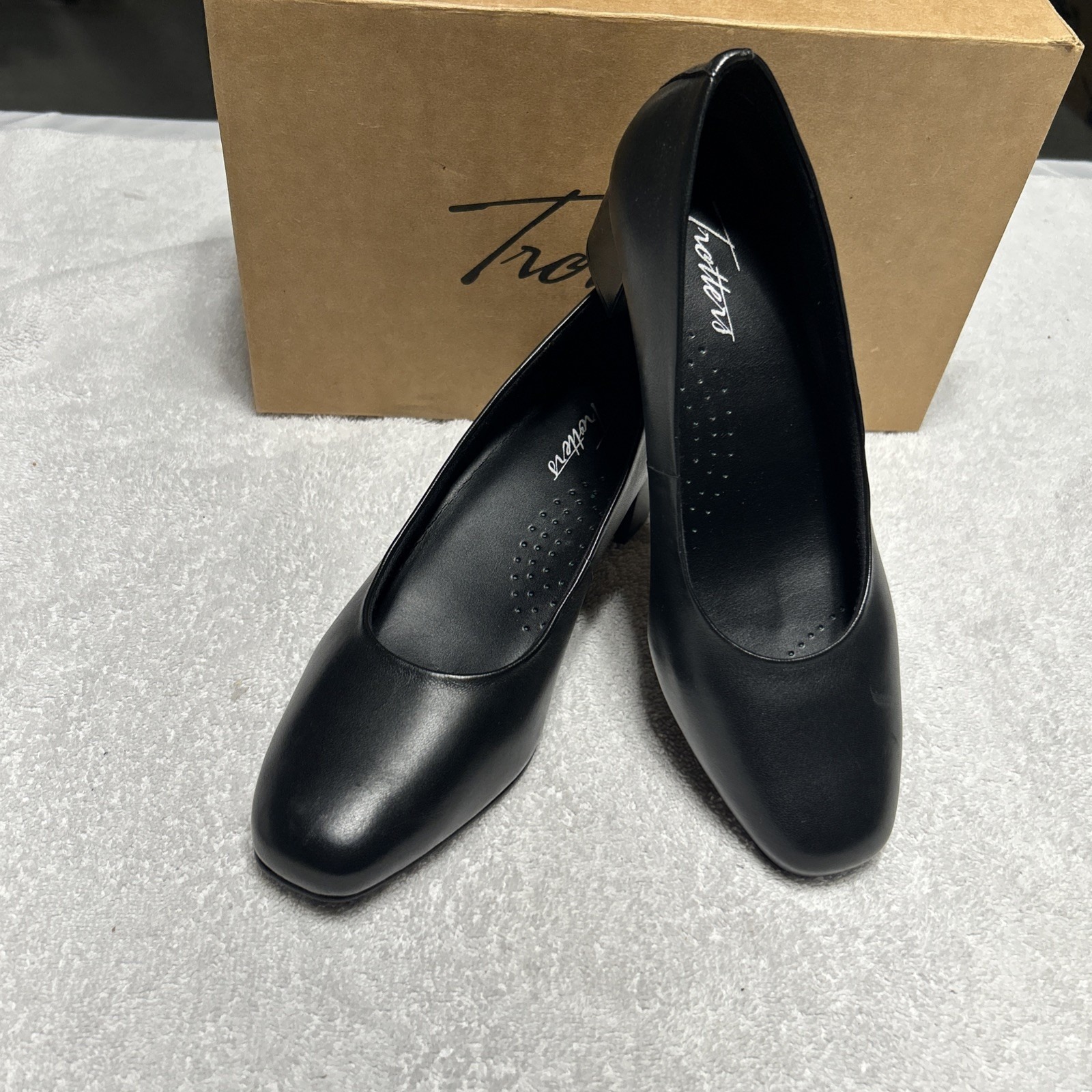 Trotters Daria Women's Black Leather Block Heel Comfort Slip On Pump Nwob 7.5